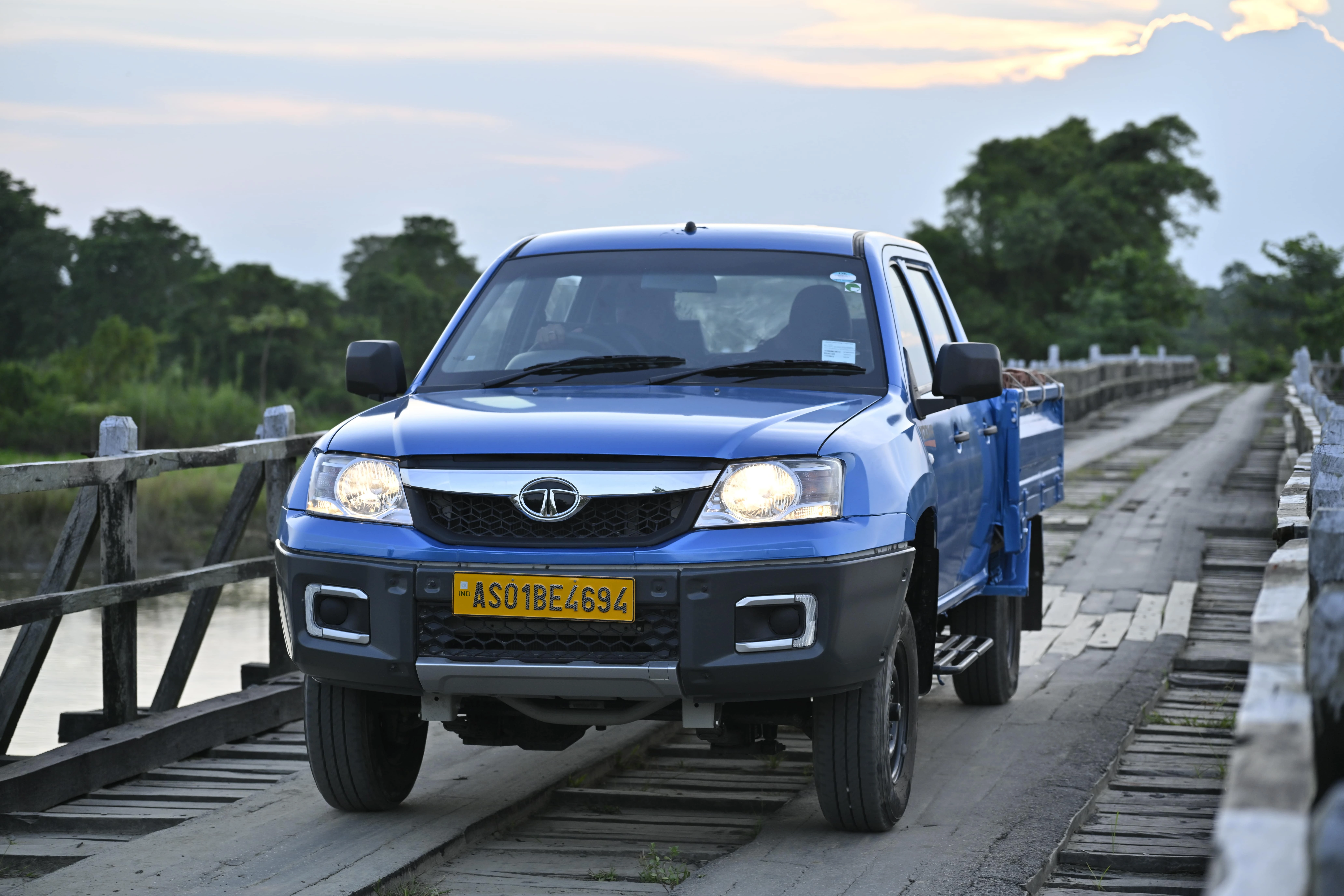 tata yodha crew cab 4x4